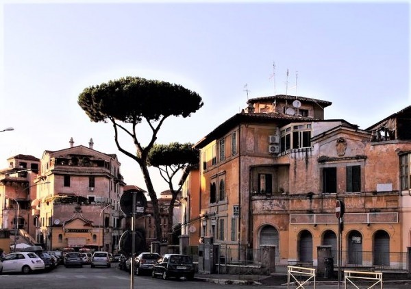 La “GARBATELLA” a lungo misconosciuta e sottovalutata, oggi si è ripresa con gli interessi, tutta quell’attenzione un tempo negata